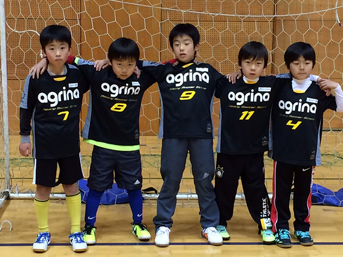 RiberySoccerSchoolの子供たちがアグリナでユニフォーム作成